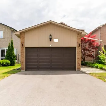 Cozy Apartment In Newmarket Exterior photo